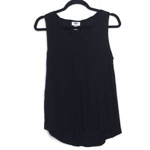 3/$20 Old Navy Tank V neck t shirt material
